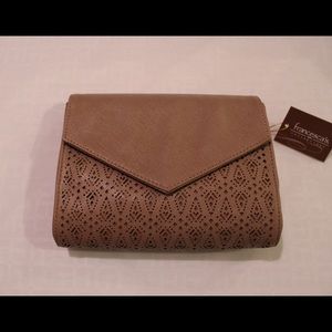 NWT. Tan purse with chain cross body attachment